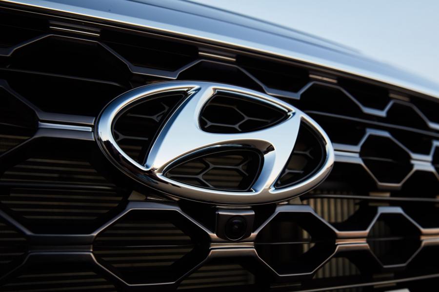 Логотип Hyundai Santa Fe Highlander 2018 года  (AU) (фото 9 из 31)